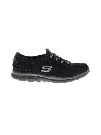 Pre-owned Skechers Sneakers In Black