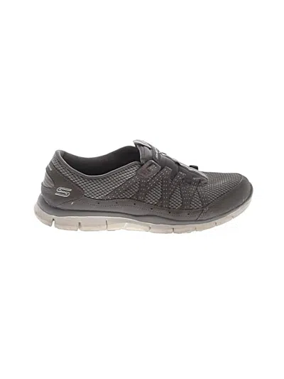 Pre-owned Skechers Sneakers In Gray