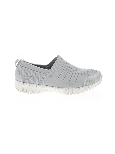 Pre-owned Skechers Sneakers In Gray
