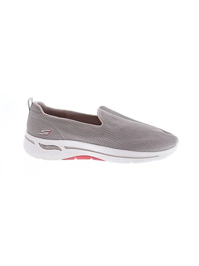 Pre-owned Skechers Sneakers In Gray