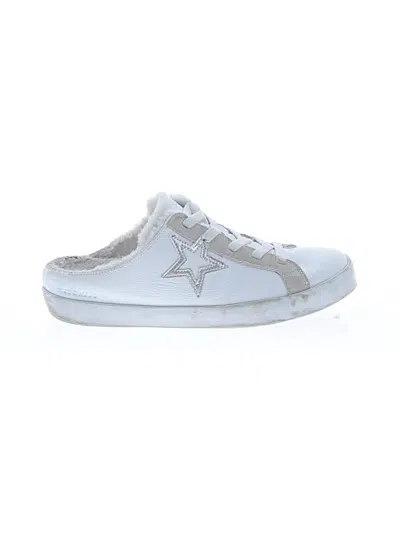 Pre-owned Skechers Sneakers In White