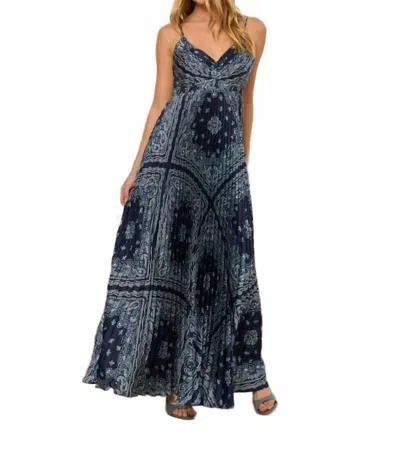 Skies Are Blue Bandana Print Pleated Maxi Dress In Navy In Black