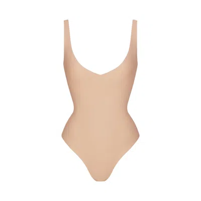 Skims Body In Clay