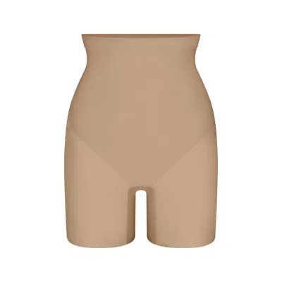 Skims Body In Clay