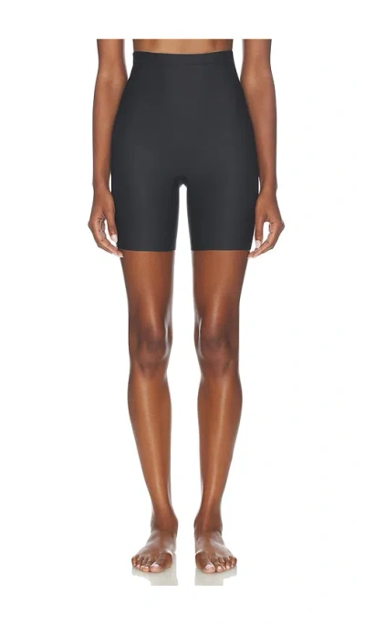 Skims Body Cs Mid Rise Short In Black
