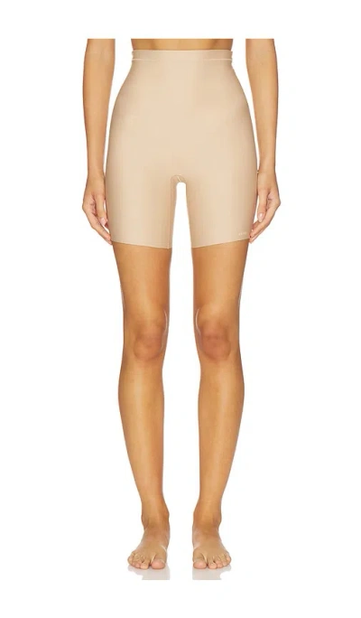 Skims Body Cs Mid Rise Short In Brown