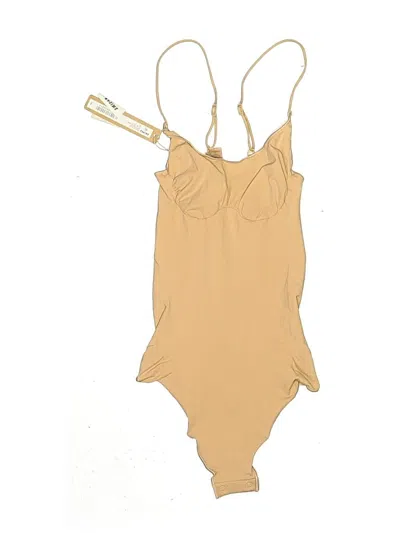 Skims Bodysuit In Tan