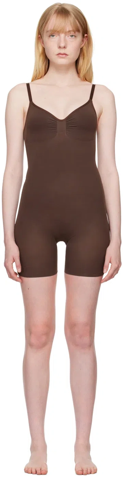 SKIMS BROWN SEAMLESS SCULPT MID THIGH BODYSUIT