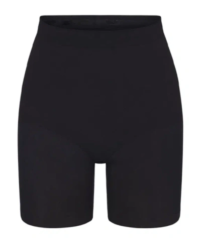 Skims Seamless Sculpt Mid Thigh Short In Onyx