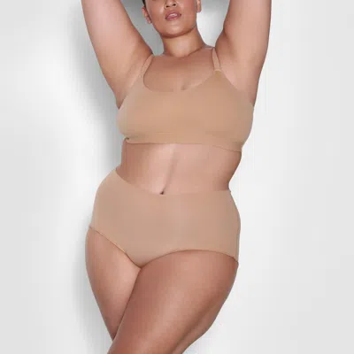 Skims Fits Everybody In Brown