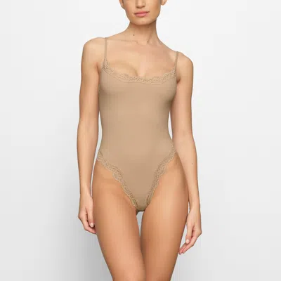 Skims Fits Everybody Corded Lace In Brown