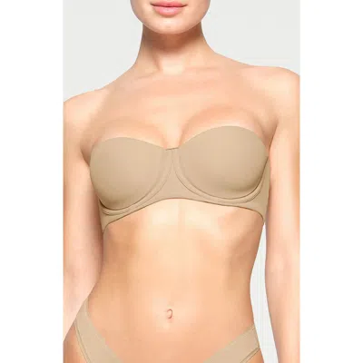 Skims Fits Everybody Strapless Bra In Neutral