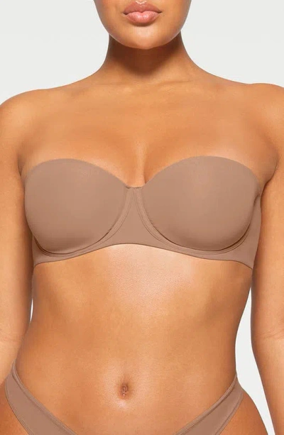 Skims Fits Everybody Strapless Bra In Neutrals