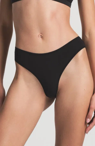 Skims Fits Everybody Thong In Black