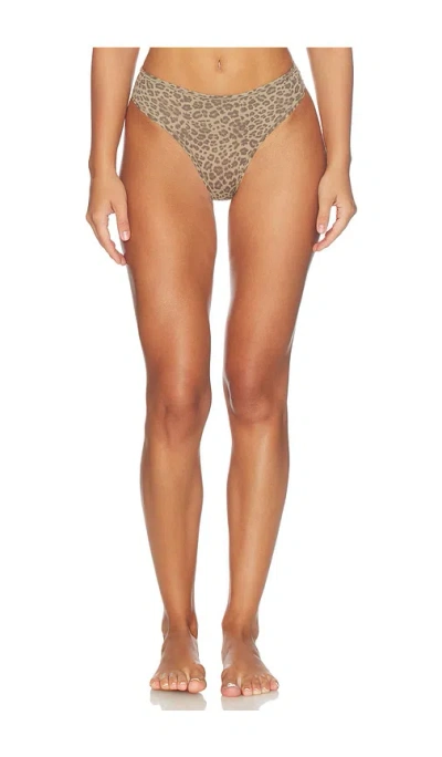 Skims Fits Everybody Thong In Desert Leopard Ink Print