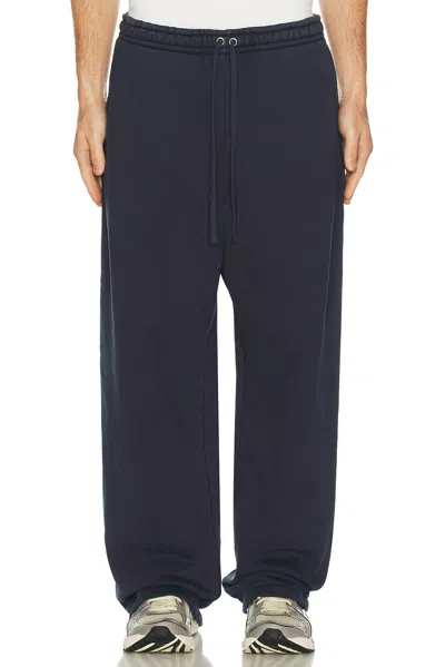 Skims Thick Fleece Straight Leg Sweatpants In Black