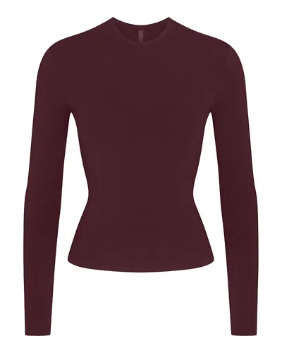 Skims Jersey Long Sleeve Tee In Burgundy