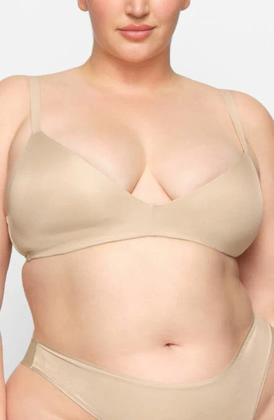 Skims Lightly Lined Wireless Bra In Sand