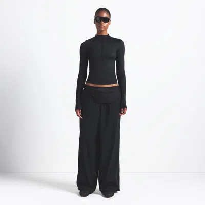 Skims Nike Woven Nylon In Black