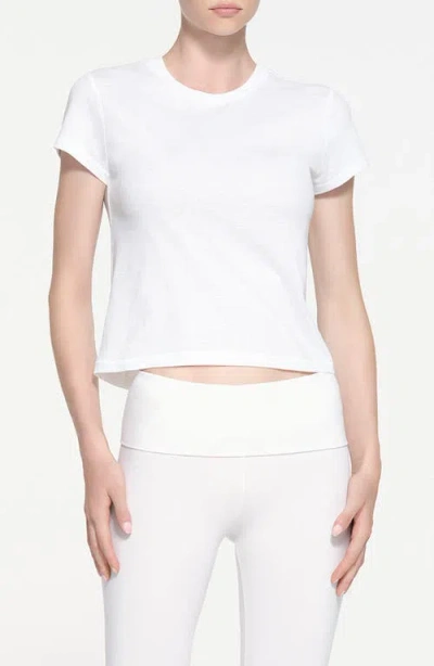 Skims Relaxed Shrunken T-shirt In Snow