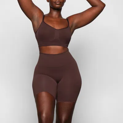 Skims Seamless Sculpt In Brown