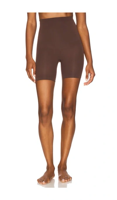 Skims Seamless Sculpt Mid Thigh Short In Cocoa