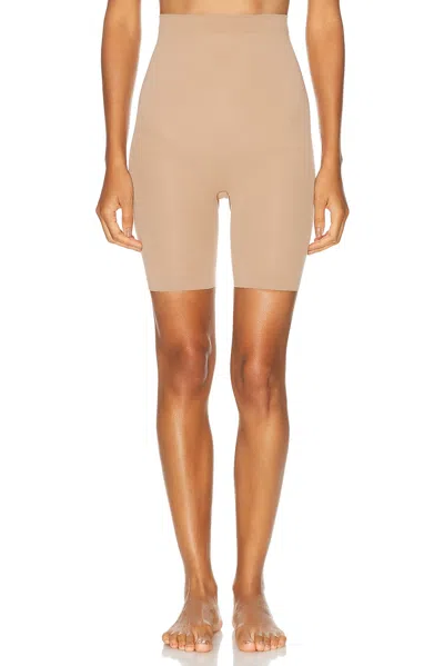 SKIMS SEAMLESS SCULPT MID THIGH SHORT