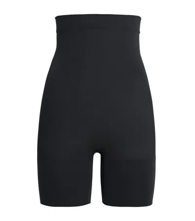 Skims Seamless Sculpt Mid-thigh Shorts In Black