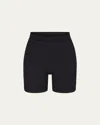 Skims Womens  Sculpt Fitted Stretch-woven Shorts In Black