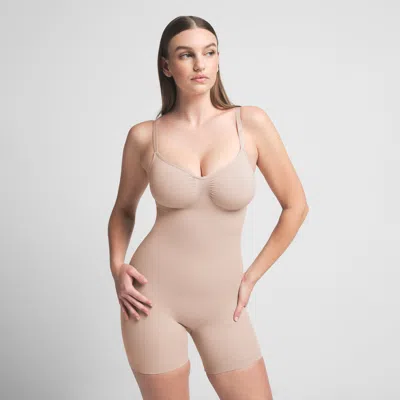 Skims Seamless Sculpt Mid Thigh Bodysuit In Black