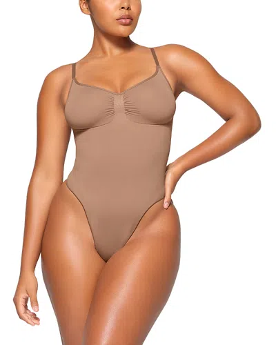 SKIMS SEAMLESS SCULPT THONG BODYSUIT