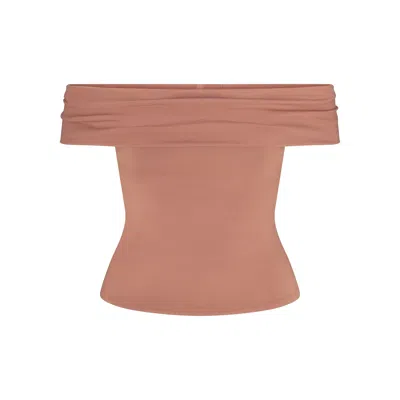 Skims Smooth Layers In Pink