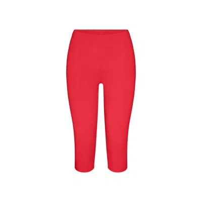 Skims Smooth Layers Capri Pant In Red