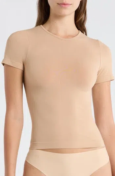 Skims Soft Smoothing Seamless T-shirt In Brown