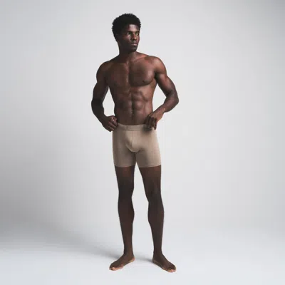 Skims Stretch In Neutral