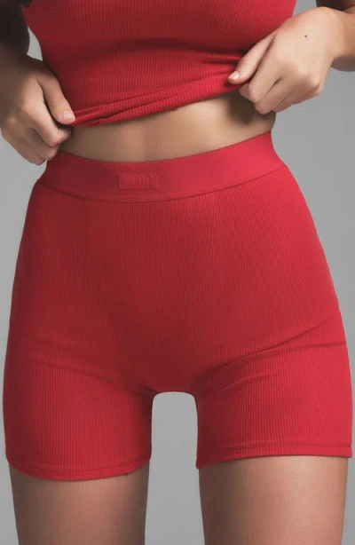 Skims Stretch Cotton Rib Boxers In Cranberry