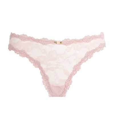 Skims Stretch-lace Dipped Thong In Pink
