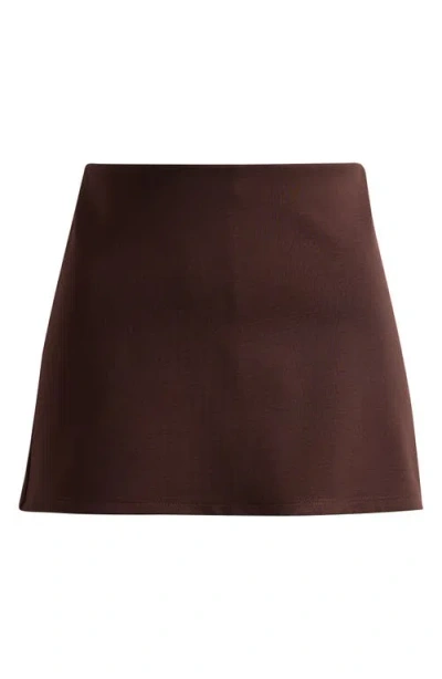 Skims Stretch Miniskort In Brown