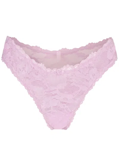 Skims Stretch-lace Dipped Thong In Pink