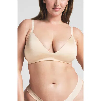 Skims Wireless Form T-shirt Bra In White