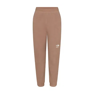 Pre-owned Skims Women's  X Tnf 1995 Retro Denali Fleece Pant In Sienna In Brown