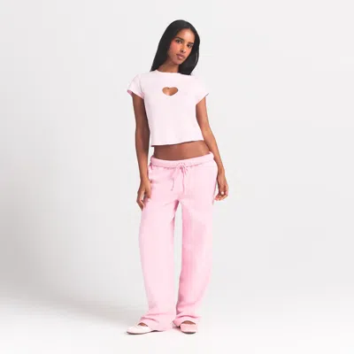 Skims Worn In Jersey In Pink