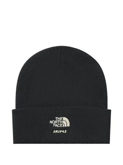 Skims Xthe North Face Logo Beanie In Black