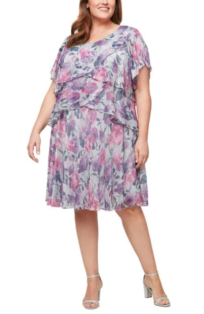 SL FASHIONS SL FASHIONS FLORAL SHORT SLEEVE METALLIC PLISSÉ TIERED COCKTAIL DRESS