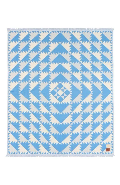 Slowtide Daydream Lightweight Throw Blanket In Lagoon