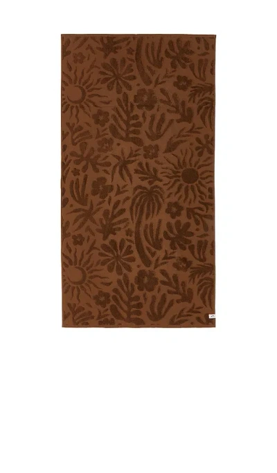 Slowtide Sunny Sculpted Bath Towel In Toast