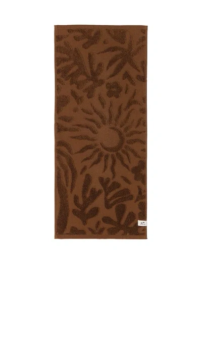 Slowtide Sunny Sculpted Hand Towel In Toast