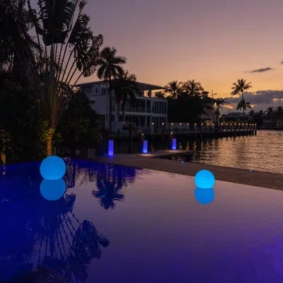 Smart & Green Battery Powered Integrated Led Color Changing Outdoor Floating Light In White