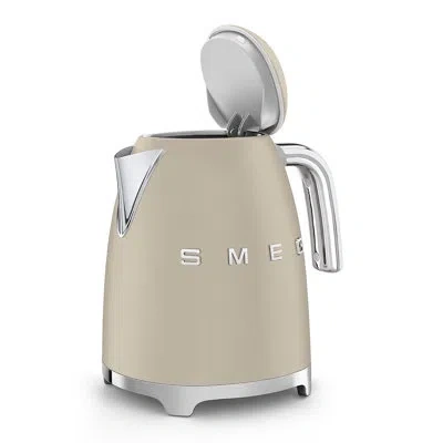 Smeg 50's Retro Style 7 Cup Kettle In Beige
