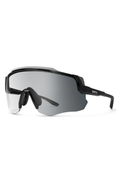 Smith Momentum 135mm Chromapop™ Shield Sunglasses In Black/photochromic Gray